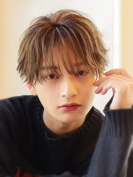 オーシャントーキョー サニー 原宿(OCEAN TOKYO Sunny) フェザーパーマ韓国ヘアミルクティーベージュグレージュ刈り上げ