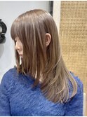 ハイトーンミルクティーグレージュ明るめアッシュベージュ2030代