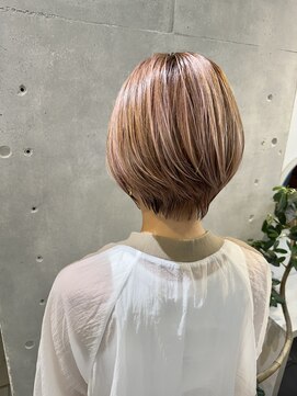ネオリーブカフ 鶴ヶ峰店(Neolive caff) 前下がりショート　ピンクベージュ　ハイトーン　髪質改善
