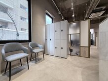 アレアル 広島並木通り店(ALEAR)の雰囲気（落ち着きのある内装/フロント［メンズカット/メンズパーマ］）