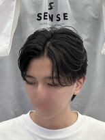 センス 渋谷 宇田川交番前(SENSE)&nbsp;ブルーブラック/フェザーパーマ/刈り上げセンターパート/メンズ