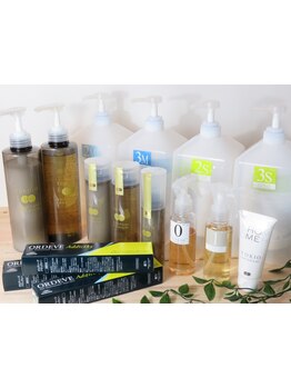 髪の内側から潤いを与え、毛先までなめらかに！パサつき・広がりを抑えて、思わず触れたくなる髪質へ…。