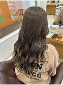 くすみのある透明感！オリーブグレージュ