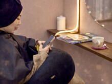 施術の待ち時間も心地よくドリンクとくつろぎ空間で癒しのひとときを