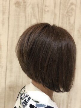 ヘアメイク アース ユーカリが丘店(HAIR & MAKE EARTH) 前下がりショート