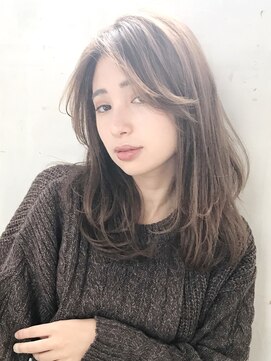 アイティー バイ アルバム 中野店(IT by ALBUM) ナチュラルレイヤー巻き_オリーブカラーハイライトカラー_57037