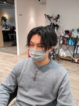 コワファーストナガサキシャンプーボーイ(COIFF1RST NAGASAKI SHAMPOO BOY) 臣くん風前下りセンターパート×スパイラルパーマ