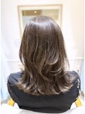 レイヤーカット×オリーブグレージュ