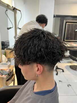 アイズ 海老名(AIZU) ツイストスパイラルパーマ ソフトツイスト 刈り上げマッシュ