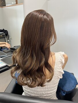 イルミ(iLUMi) iLUMi　×　ベージュカラー