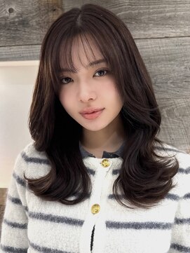 エヌアイ オモテサンドウ(ni omotesando) くすみブラウンくびれミディアム【肥田亜沙美】