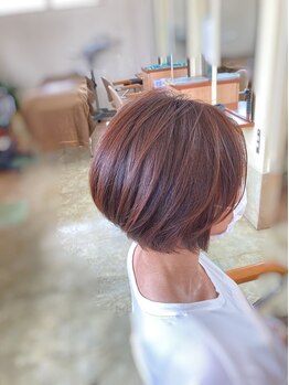 失敗したくない大人女性へ。熟練のカット技術で創る、伸びても崩れない“絶品ショート”を坂戸で体感