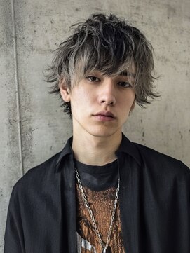 イル(iLe.) MEN’S HAIR/サーフカール/刈り上げセンターパート/ブリーチ