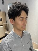 30代メンズヘア黒髪ビジネスアップバングショート