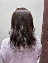 アクセ なみなみウェーブ美シルエット顔周りカットロングヘア