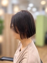 ヒビ(hibi)&nbsp;丸みシルエットの上品ミニボブ
