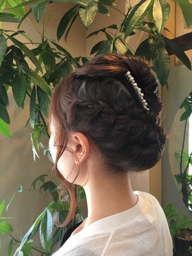 アンズヘアー 編み込み　アップスタイル