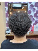 アール(R) トップにボリュームのパーマ