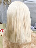 ソーコ 渋谷(SOCO) 切りっぱなしミディアムブロンドカラーベージュホワイトカラー