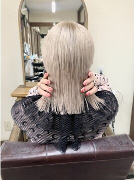 ガルボ ヘアー(garbo hair) ハイトーン 10代 20代 ホワイトミルクティー ダブルカラー