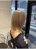 ペールベージュ