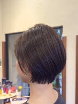 メルシー(Merci) シルエットが美しいショートボブ