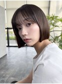 前髪あり透明感ベージュボブ