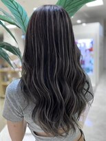 シャルムバイケンジ(Charm.by KENJE)&nbsp;デザインカラーバレイヤージュ細めハイライト白髪ぼかし東京銀座