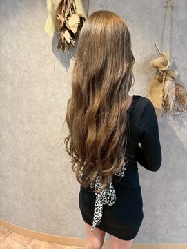 パーミル ヘア クマモト(permille ‰ hair Kumamoto) ベージュ×巻き髪