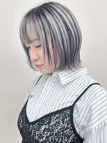 モリオ(morio) *レイヤーボブインナーカラーホワイトベージュミディアムボブ