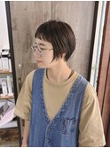 大人 眉上ワイドバング 丸みストレート ショート