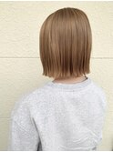 ぱっつんボブ×ベージュ