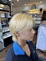 オンフリーク(ON FLEEK)&nbsp;金髪センターパートウルフ