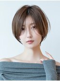 ショートボブ　20代30代大人かわいい　シアカラー　小顔　前髪