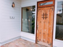 ソル(S.O.L)の雰囲気（オシャレで大きなドアが目印です！）