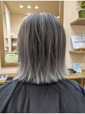 グラデーションカラー×切りっぱなしボブ