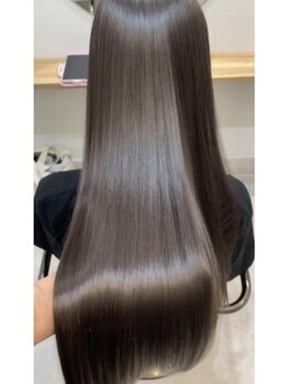 あなたの髪の状態に合わせて薬剤を選定するから、髪に優しく、自然な仕上がりに♪朝のスタイリングも楽々。