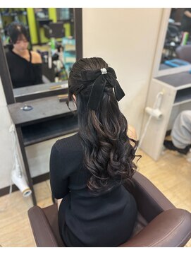 ケリーズグリーン(Kelly's Green) ハーフアップヘア