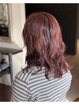 ローレン(LOREM) ミディアムレイヤーカットウェーブ×レッドピンク3.3