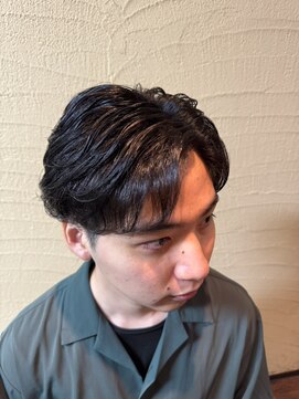 ヘア リーフ(Hair Leaf) センターパート　フェザーパーマ