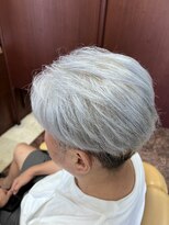 ヘアサロンナンバーワンクラブ上和田本店&nbsp;ホワイトシルバー