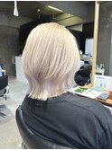 夏にオススメ！ケアブリーチダブルカラーホワイトベージュ