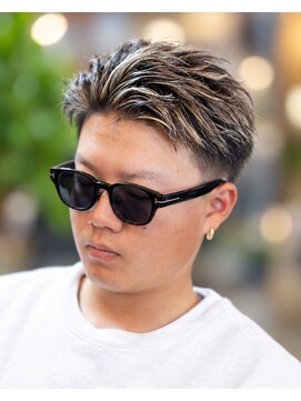OWN Men's salon【オウン】 フェードカット×ツーブロック＋ハイライト