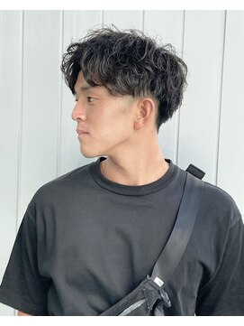 ジュリエッタ(giulietta) 黒髪×ツーブロック×スパイラルパーマ