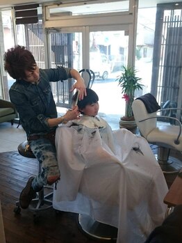 ラボンド(LOVOND)の写真/ベテランスタイリストがカウンセリングから仕上げまでマンツーマンで施術☆髪のお悩みを解決へ導きます◎