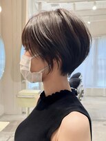 ストレータ バイ マリオ(Strata by mario)&nbsp;［横山］ボブに向かって伸ばし中。丸みショート