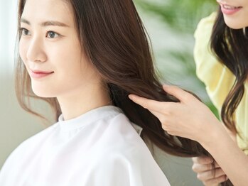プラスケアハル(PLUS CARE haru)の写真/カウンセリングから仕上げまで、途中の薬剤調合までも◎理想の仕上りやお悩み対策に"ズレ"が生じず安心♪