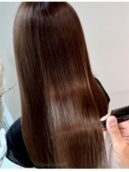 ラヴィエ(RAVIE)の写真/【ずっと触っていたくなるうるツヤ髪】低刺激・ダメージレスで髪に優しくナチュラルなストレートに*[半田]