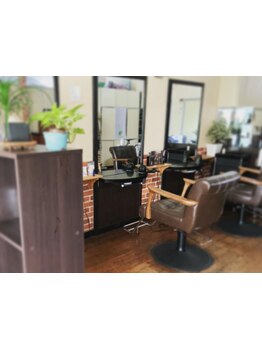 《髪質改善特化サロン》大人女性向けのプライベートサロンで、ゆったりとしたサロンタイムを―。