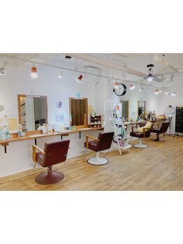 【駅チカ】通いやすい立地と、落ち着いてオシャレな店内で”また来たくなる”サロンに◎